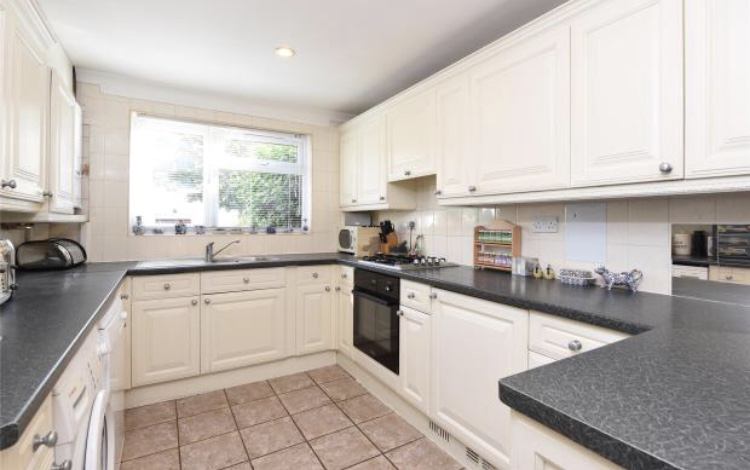 Room Haldon Road in Greater London