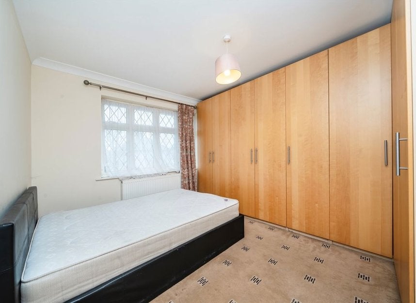 House Rosebery Road in Greater London