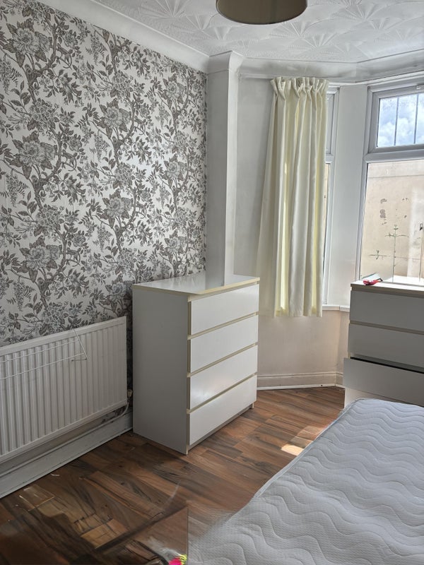 Room Cowbridge Road East in Cardiff