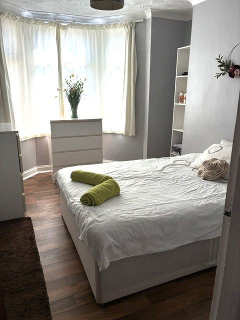 Room Cowbridge Road East in Cardiff