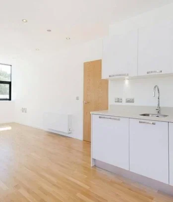 Flat Northolt Road in Greater London