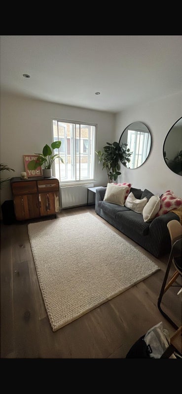 Room Dove Road in Greater London