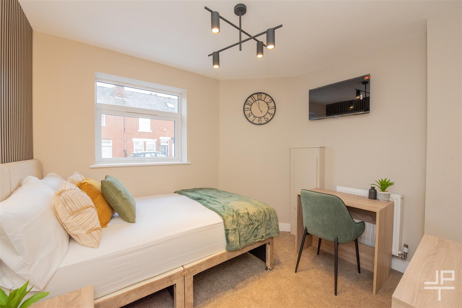 Room Gorsey Lane in Warrington