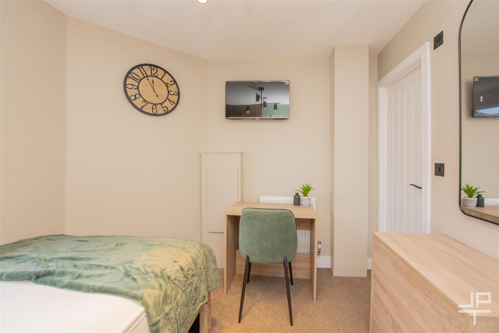 Room Gorsey Lane in Warrington