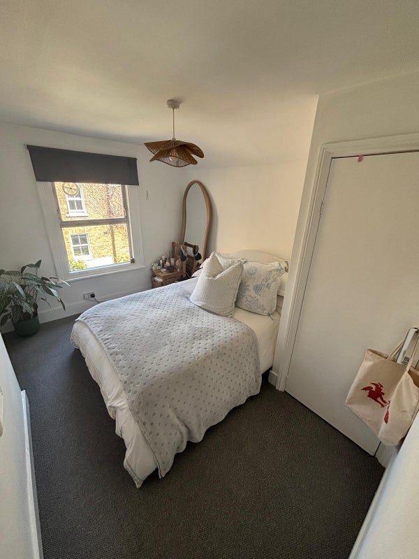 Room Solon Road in Greater London