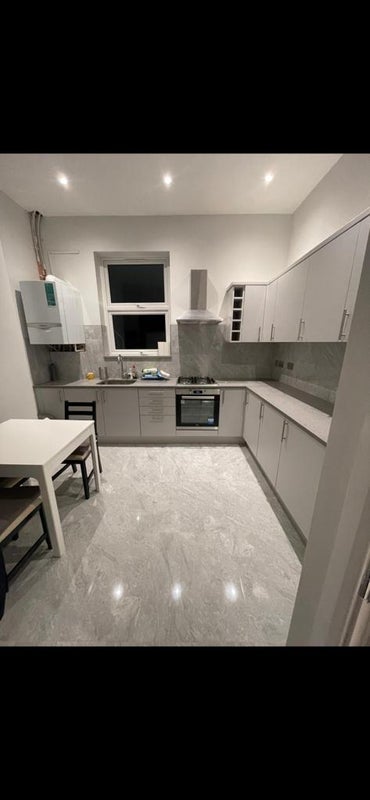 Room Wood Lane in Greater London
