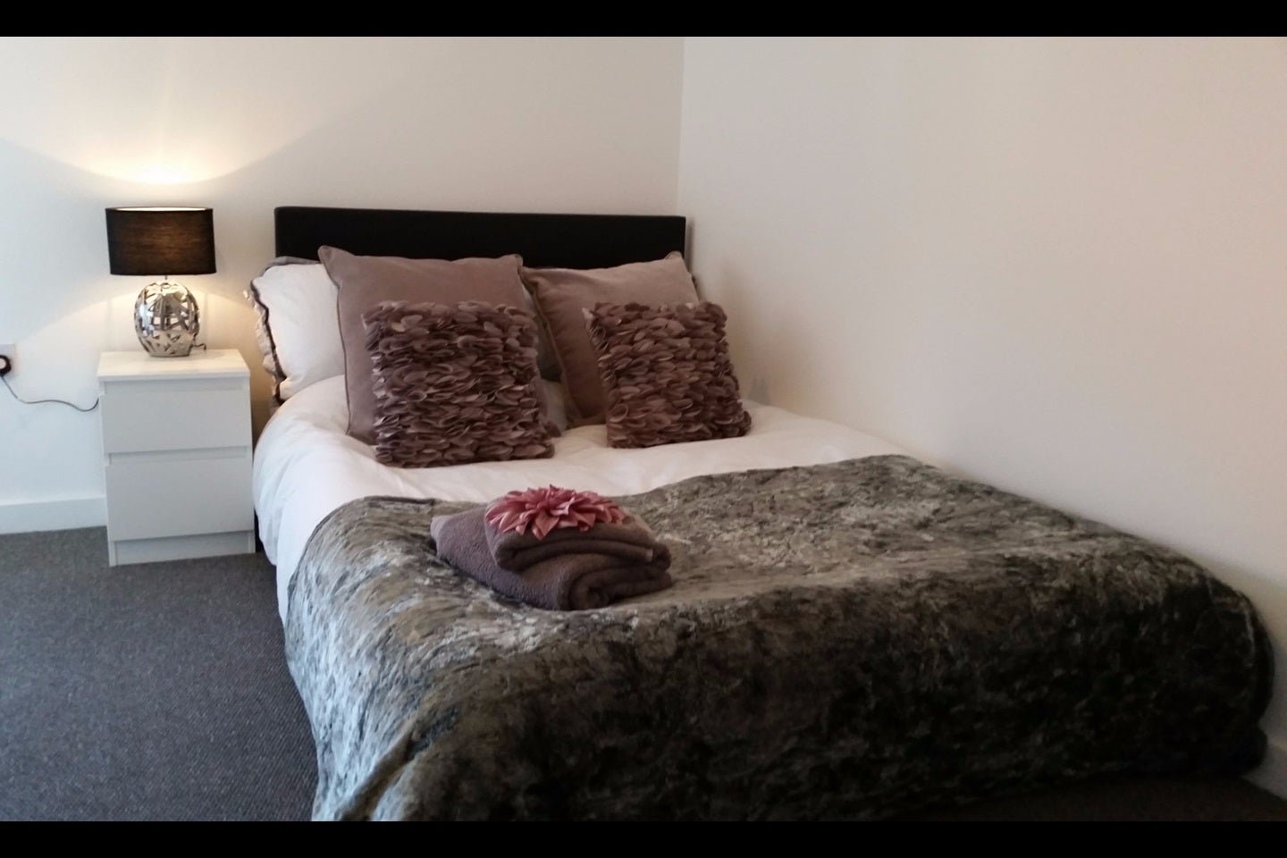 Room Oldham Road in Milnrow