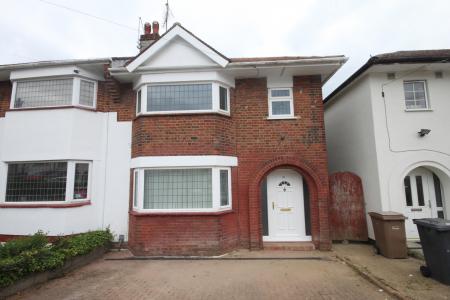House Wilsden Avenue in Luton