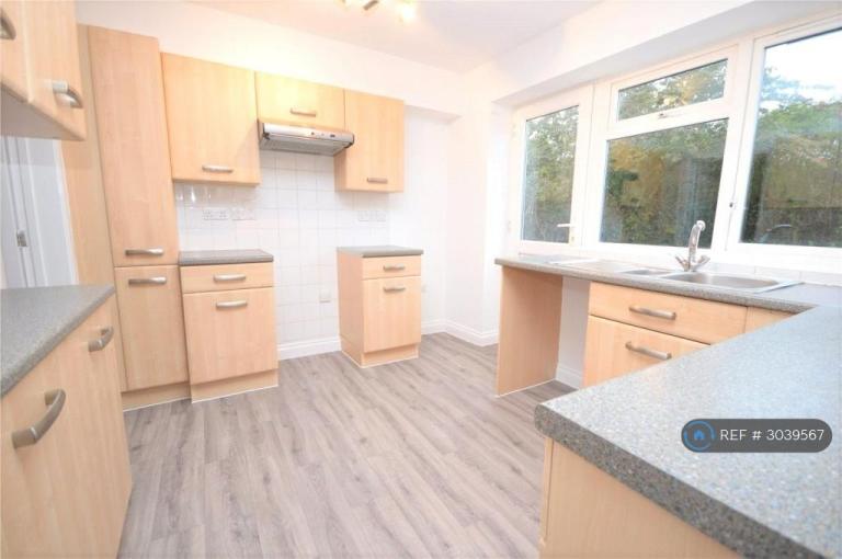 House Beavers Crescent in Greater London