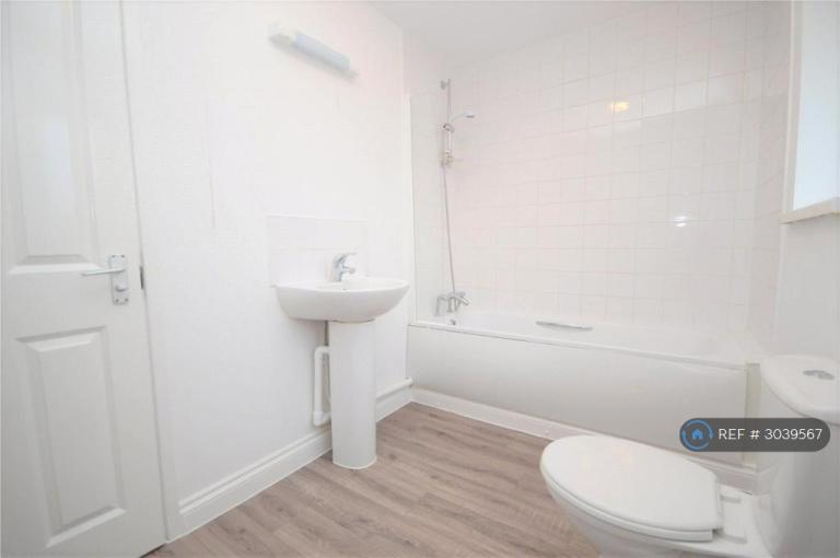 House Beavers Crescent in Greater London