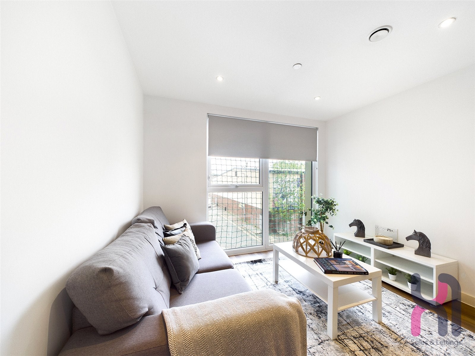 Flat Elmira Way in Salford