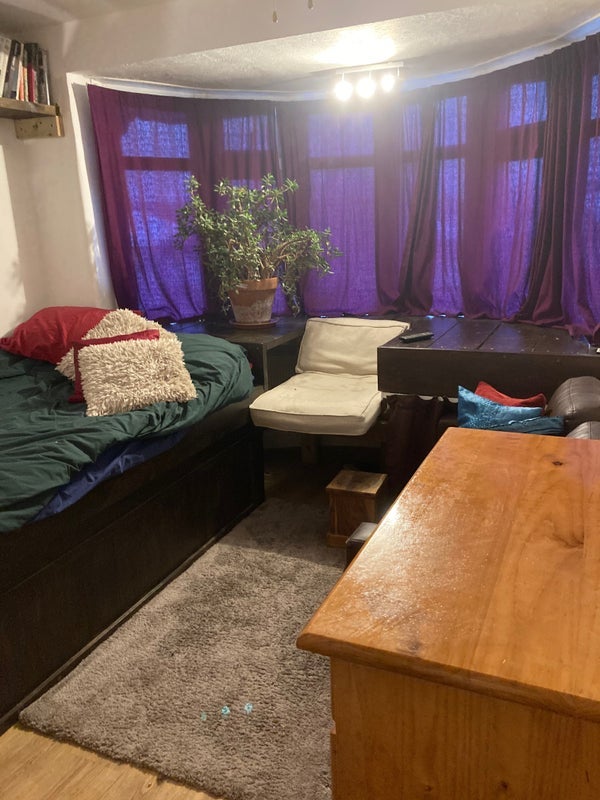 Room Hampden Way in Greater London