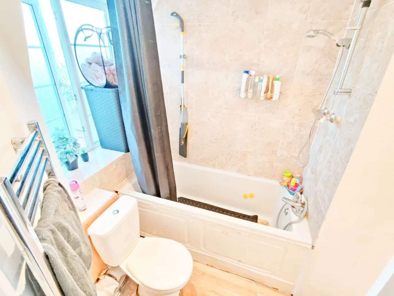 Flat Grosvenor Court in Greater London