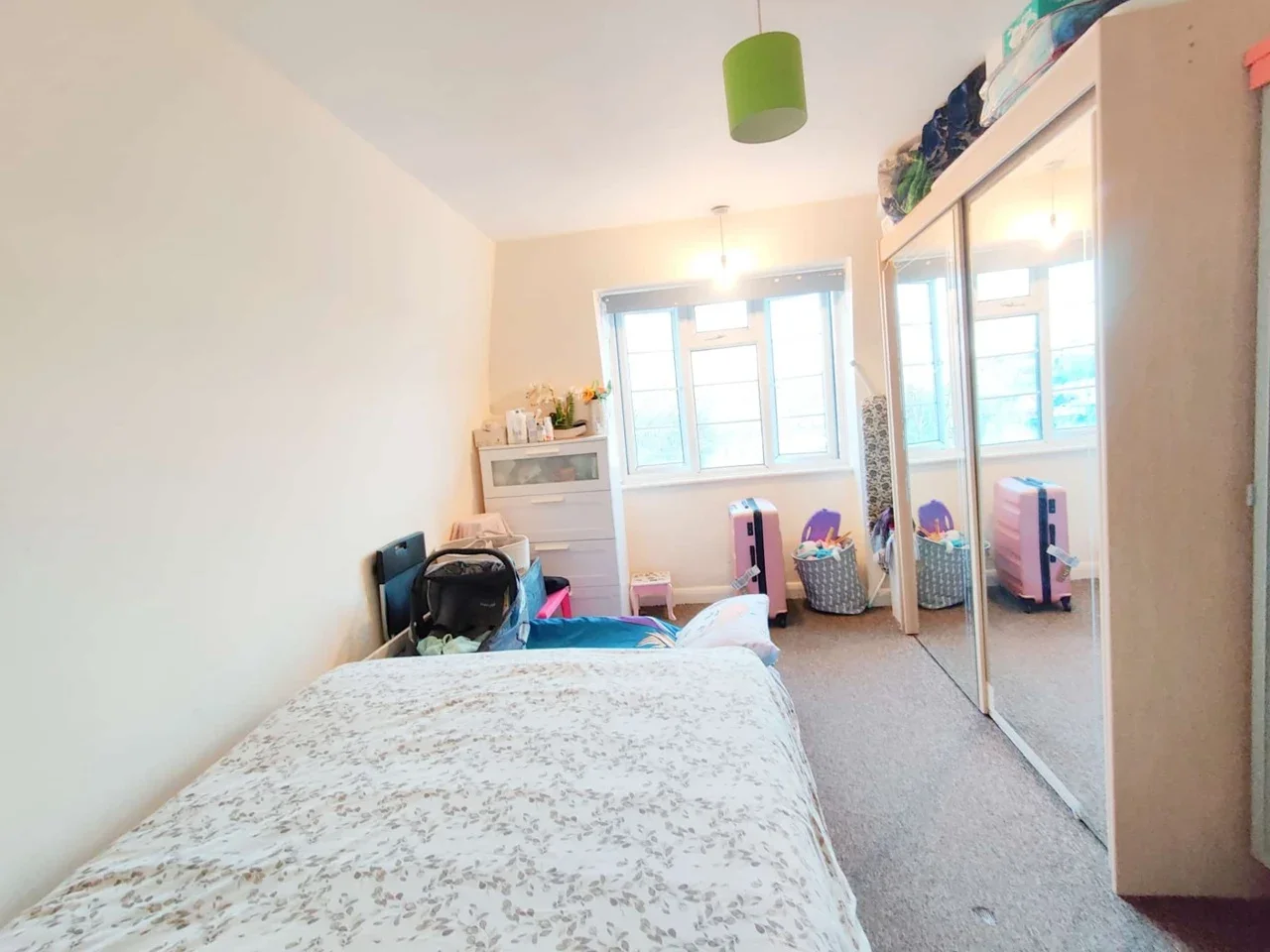 Flat Grosvenor Court in Greater London