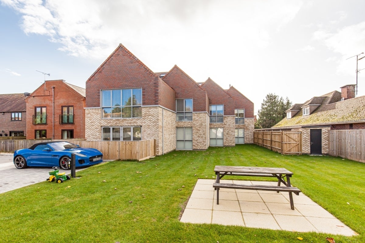 Flat Cumnor Road in Vale of White Horse