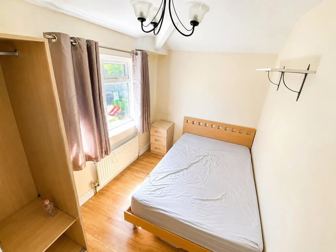Room Bonnington Crescent in Nottingham