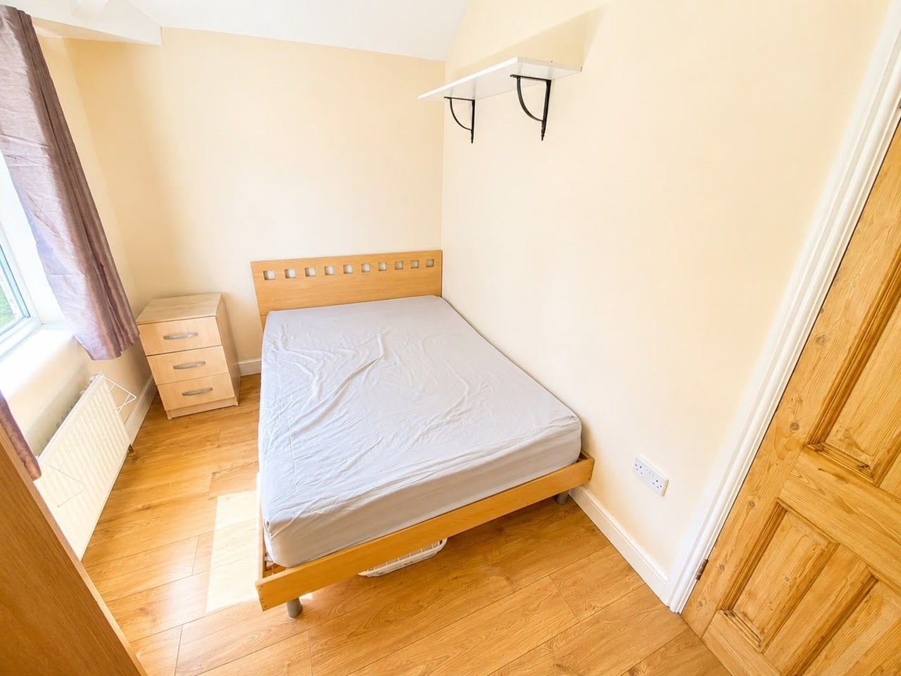 Room Bonnington Crescent in Nottingham