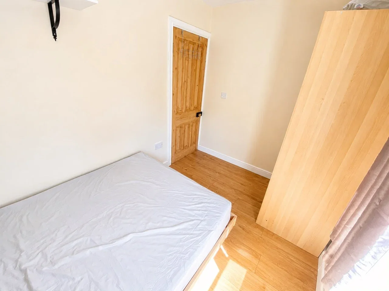 Room Bonnington Crescent in Nottingham