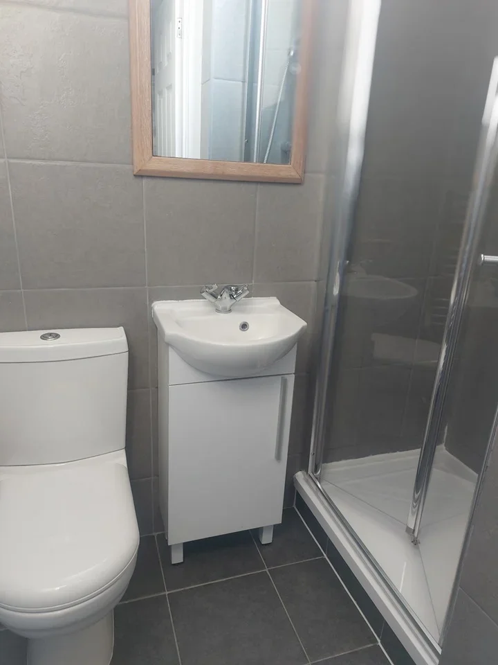 Flat Rosebery Road in Greater London