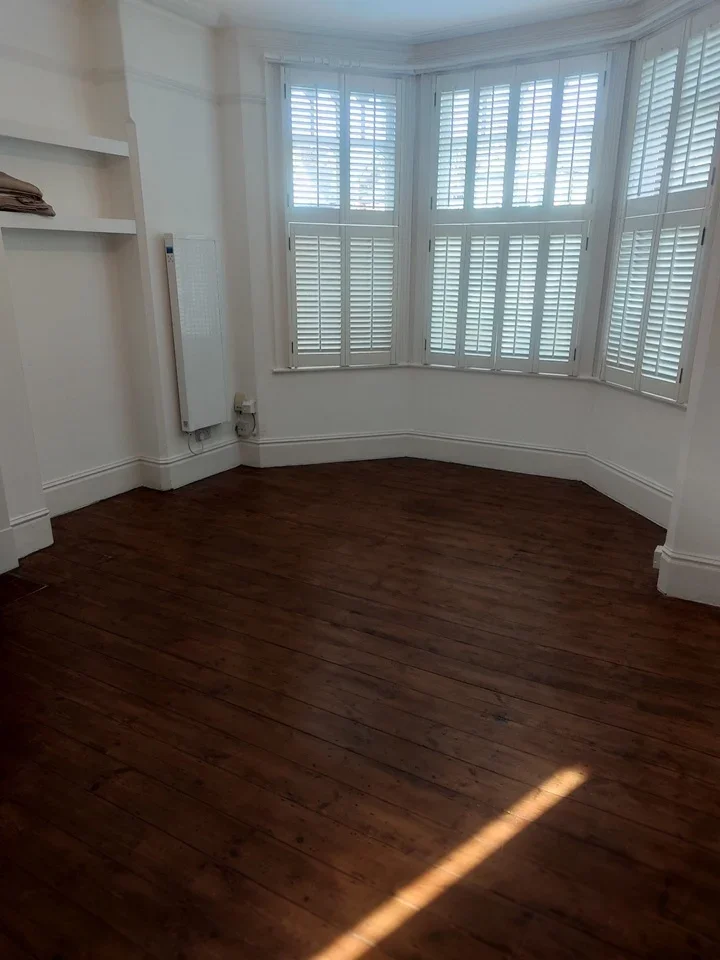 Flat Rosebery Road in Greater London