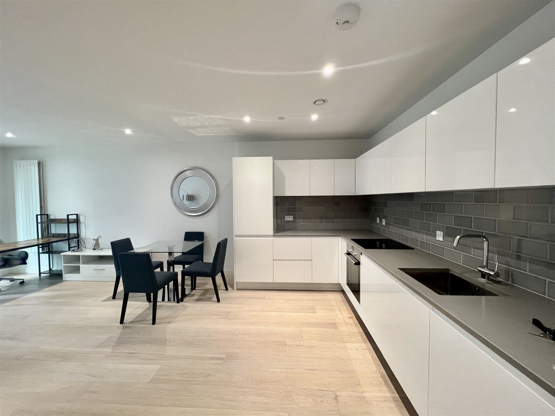Flat Bonnet Street in Greater London