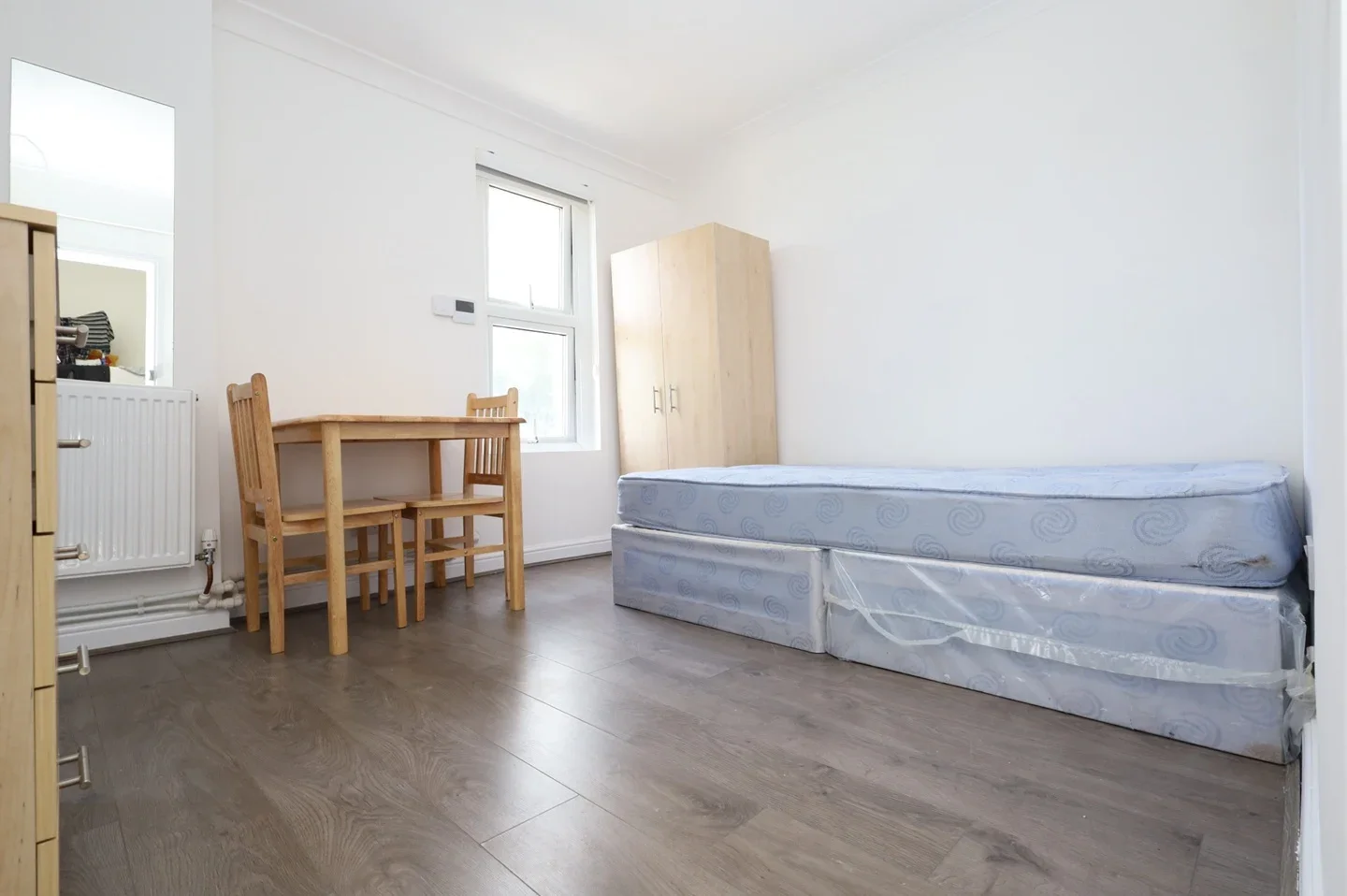 Room Palmerston Road in Greater London