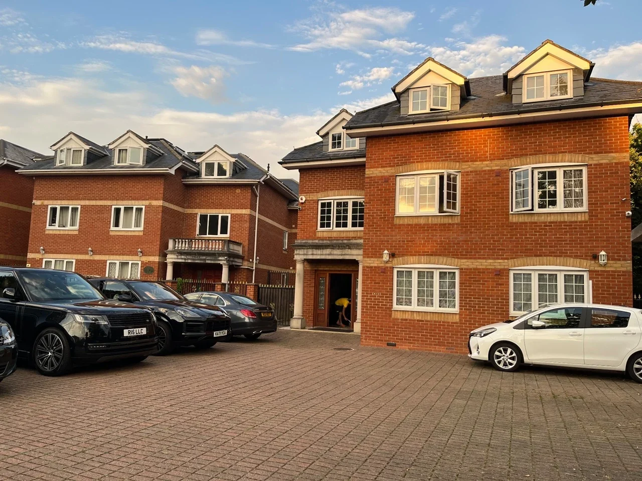 Flat Concorde Close in Greater London