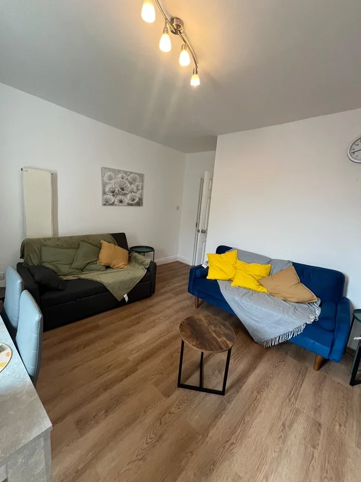 Flat Charlton Road in Greater London