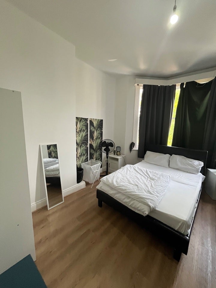 Flat Charlton Road in Greater London