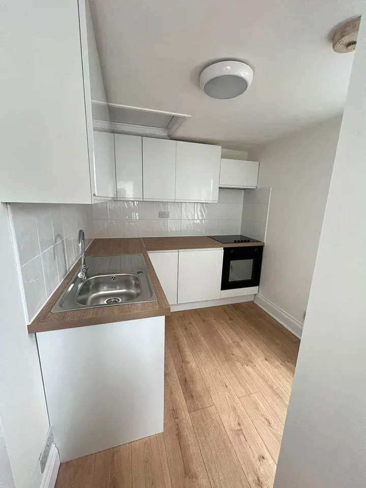 Flat The Vale in Greater London