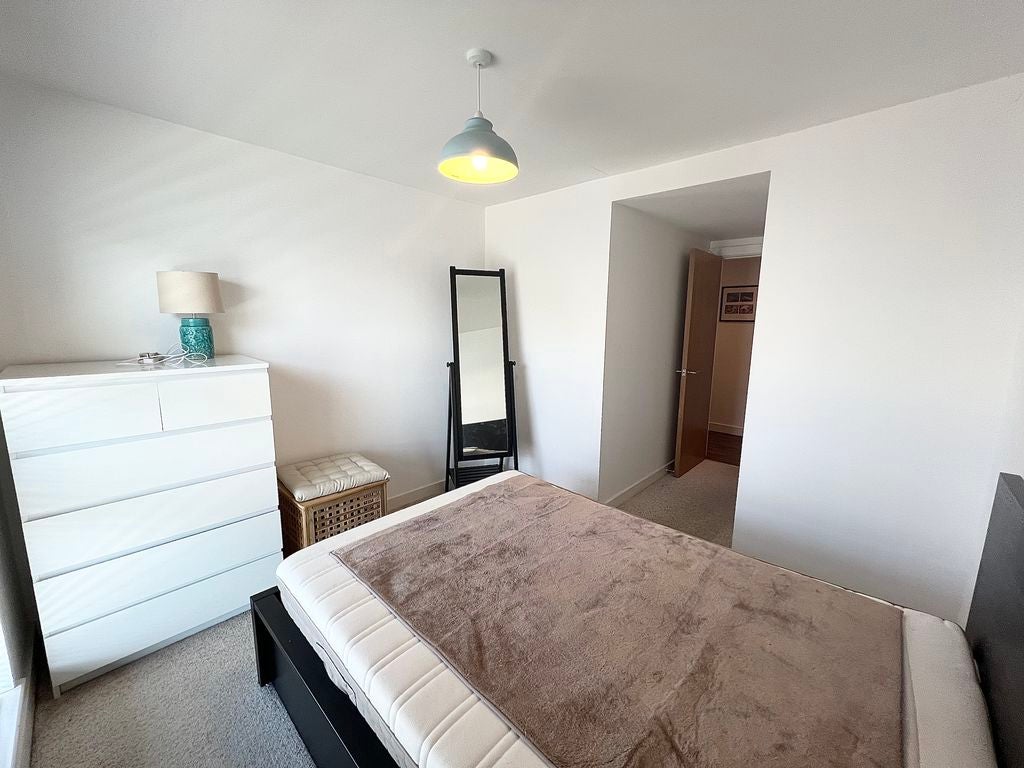 Flat Greenwood Terrace in Salford