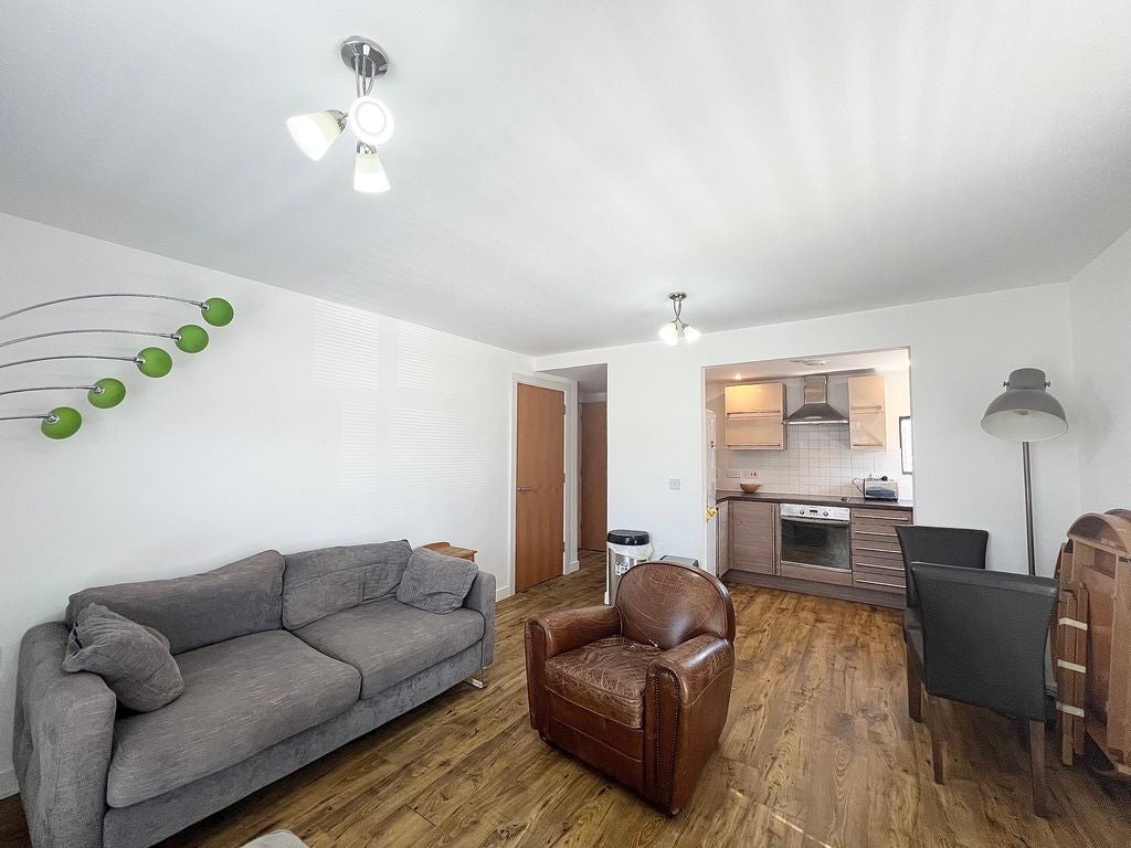 Flat Greenwood Terrace in Salford