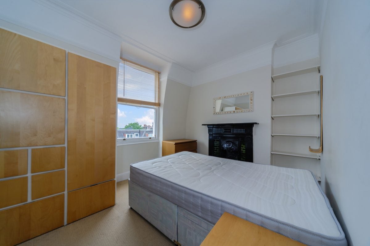 Flat Holmdale Road in Greater London