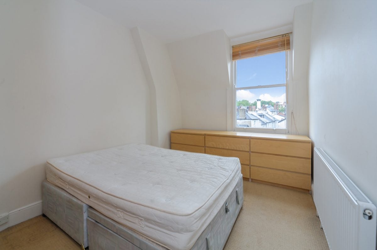 Flat Holmdale Road in Greater London