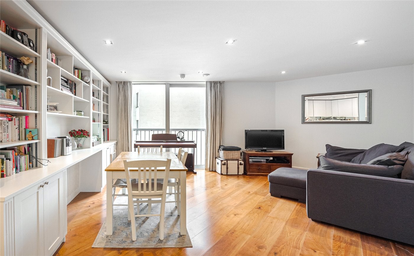 Flat Bridge Place in City of Westminster