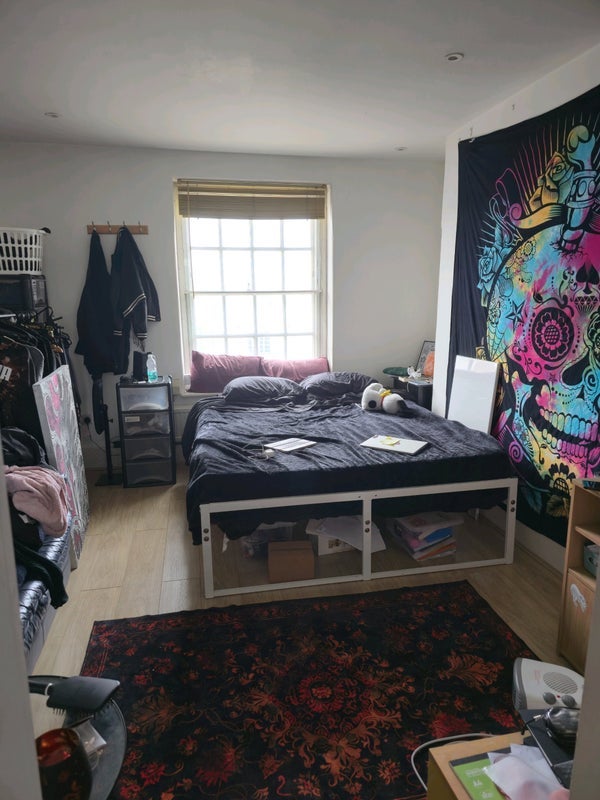 Room Holloway Road in Greater London