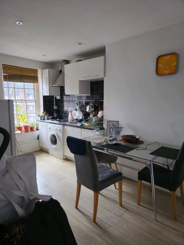 Room Holloway Road in Greater London