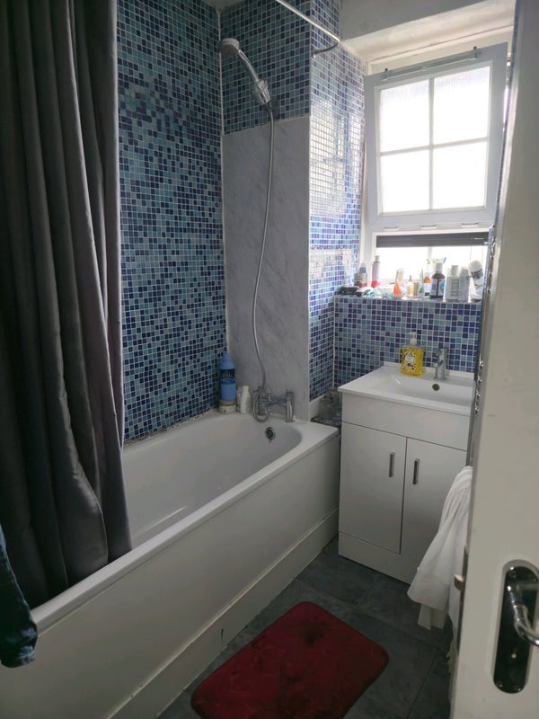 Room Holloway Road in Greater London