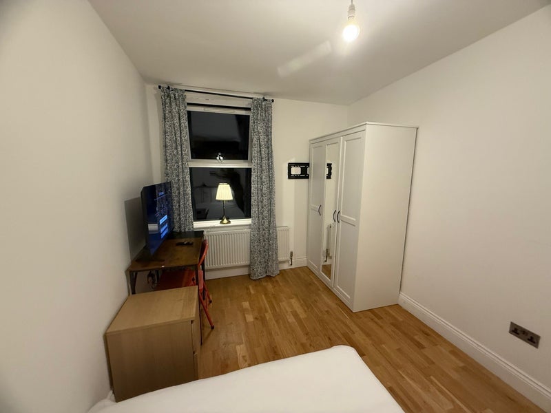 Room Turnpike Lane in Greater London