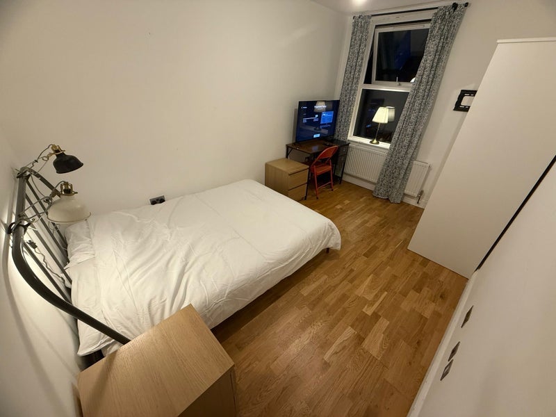 Room Turnpike Lane in Greater London