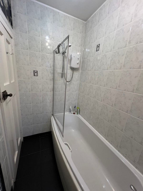 Room Carrick Knowe Road in City of Edinburgh