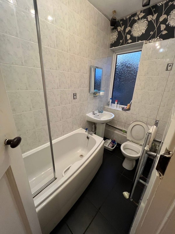 Room Carrick Knowe Road in City of Edinburgh
