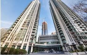 Room Pan Peninsula Square in Greater London