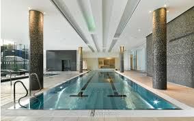 Room Pan Peninsula Square in Greater London