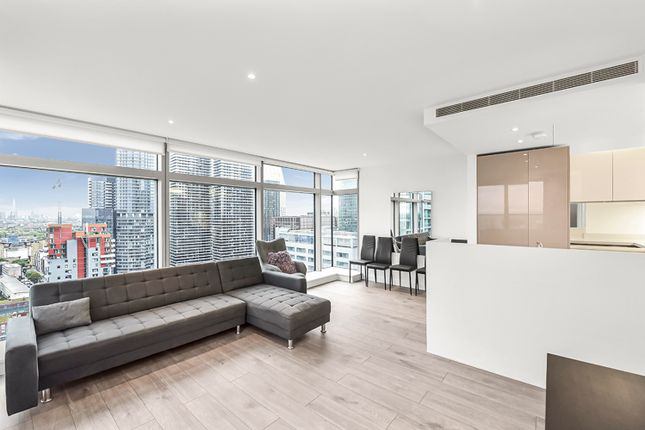 Room Pan Peninsula Square in Greater London