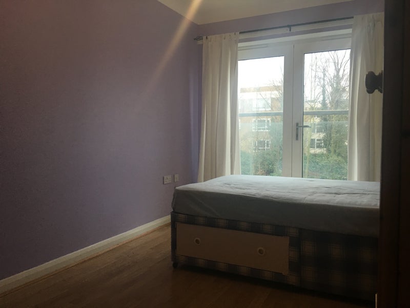 Flat Southcott Road in Greater London