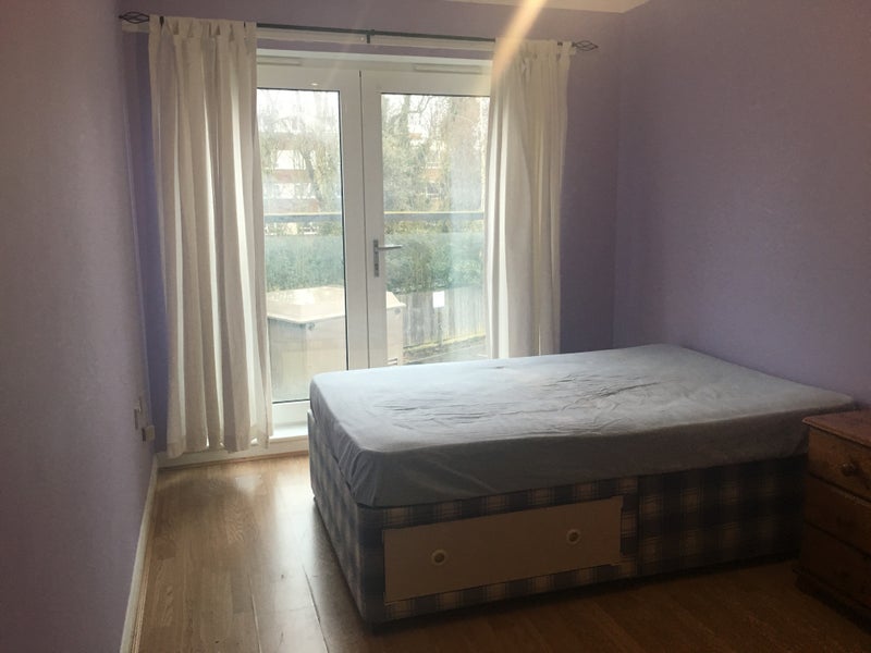 Flat Southcott Road in Greater London