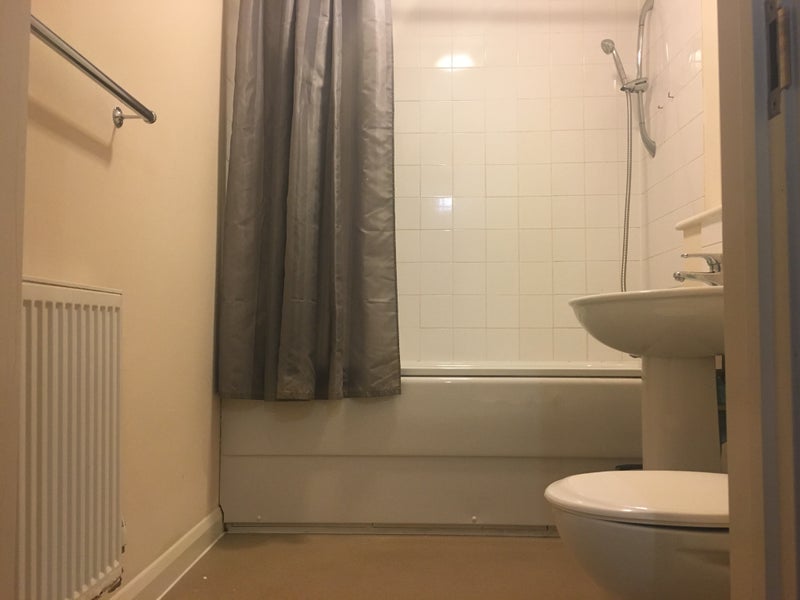 Flat Southcott Road in Greater London