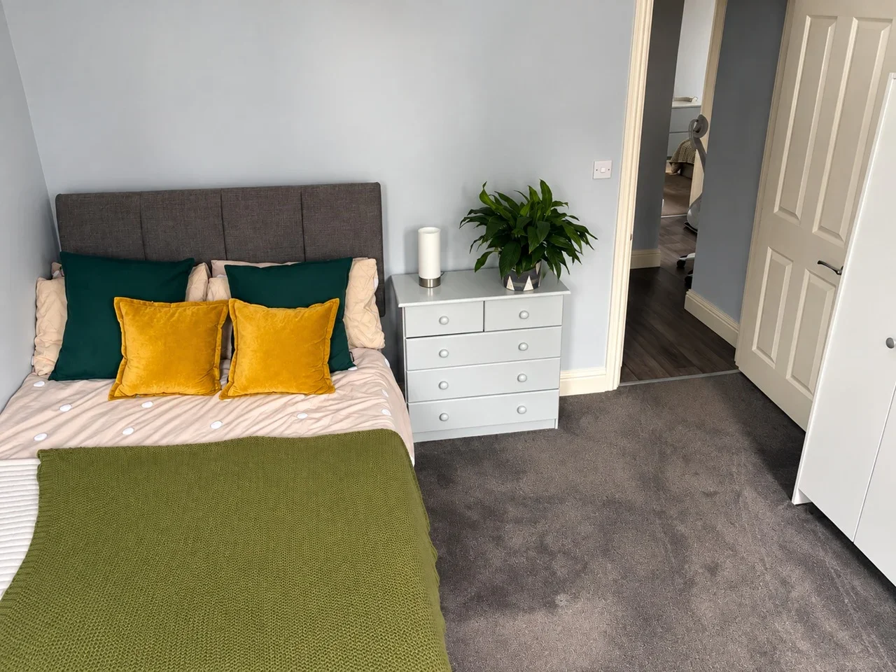 Room Pathfield Road in Greater London