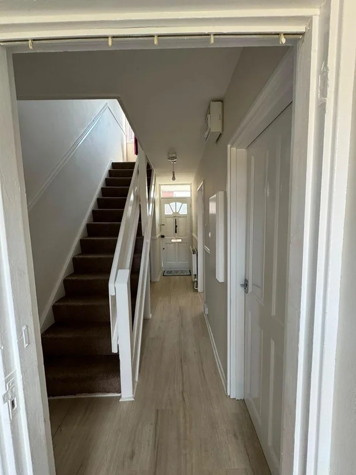 Room Aldersgrove Avenue in Greater London